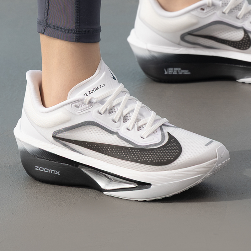 Nike Women's Sports Shoes Fly  - огляд і ціна Women Shoes Nike