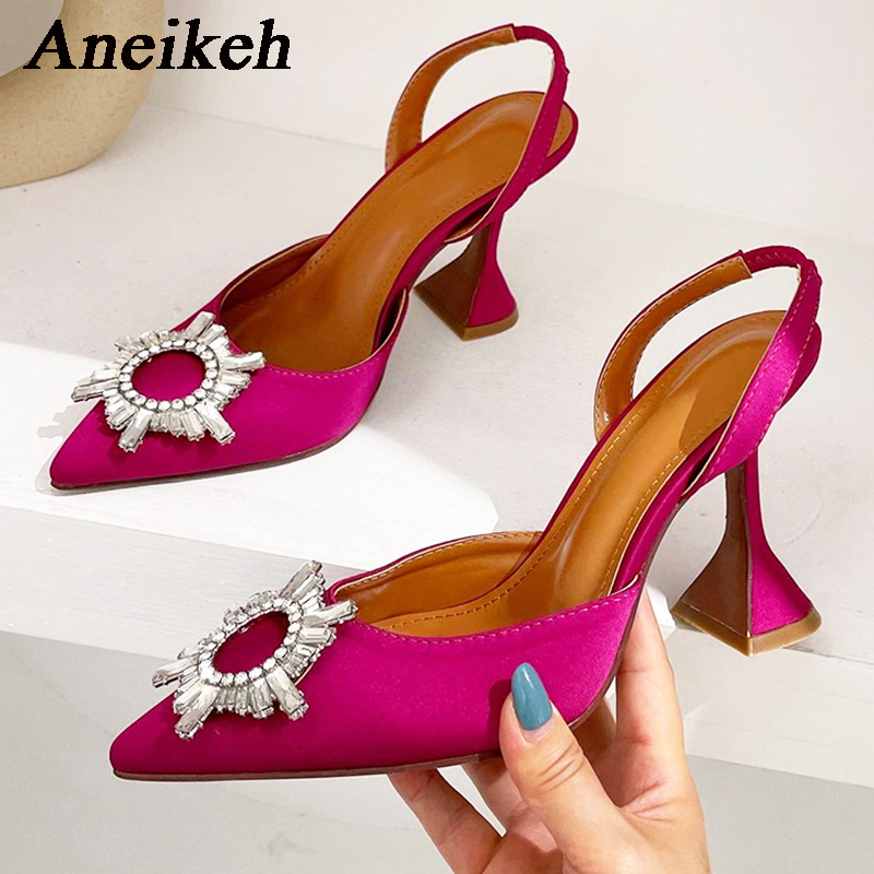Aneikeh Brand Women Silk High  - огляд і ціна Women Shoes Zara