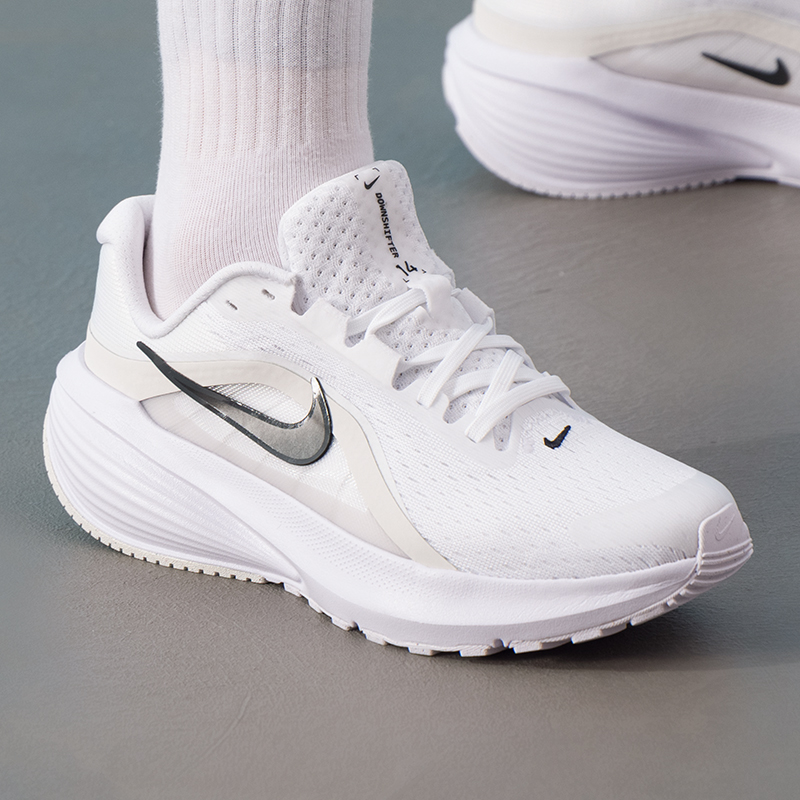 Nike Women's Sports Shoes Down - огляд і ціна Women Shoes Nike